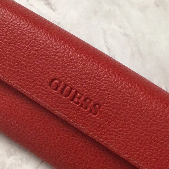 GUESS eyeglass replacement, red sunglasses case - Picture 3 of 4